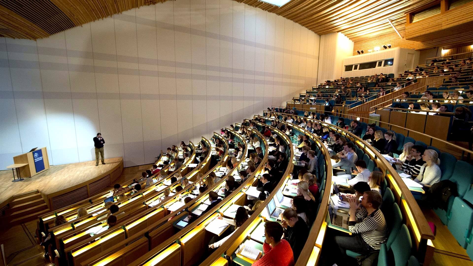 Fondi alle università: contiamo anche i fuori corso